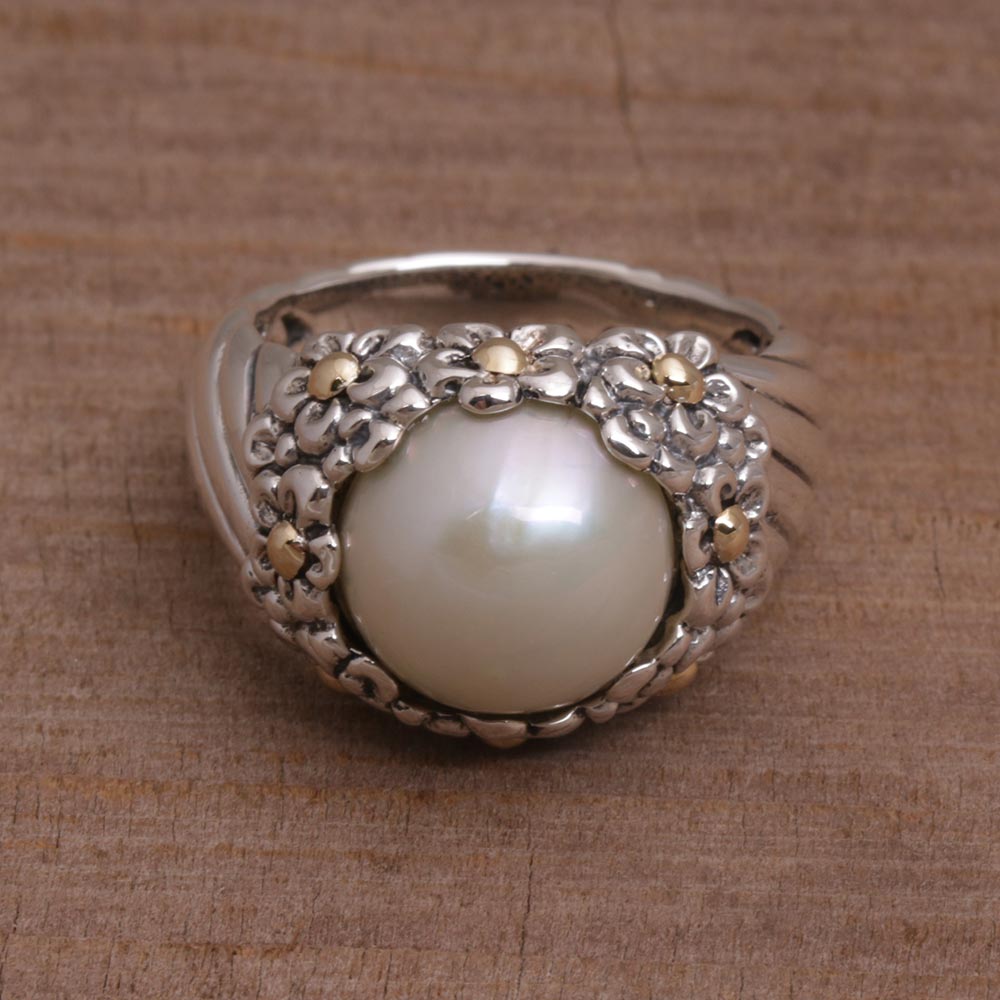 Handmade Cultured Pearl Cocktail Ring with Floral Motifs - Daisy Glow